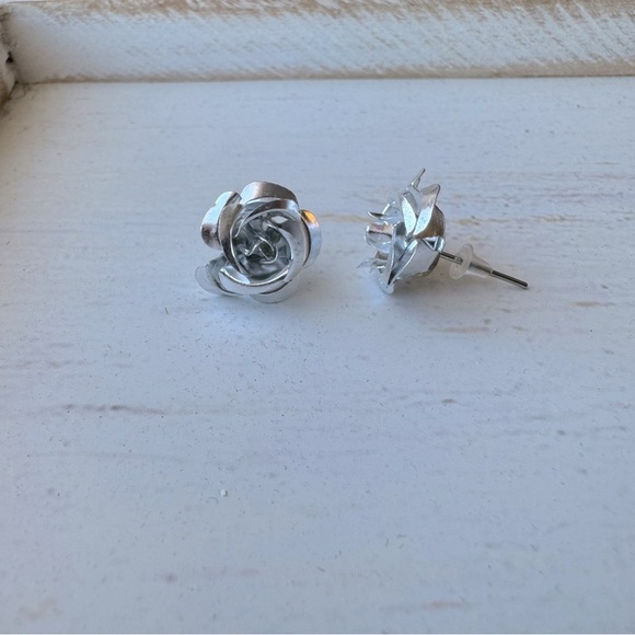 Rose Metal Silver Flower Earrings - Picture 1 of 2